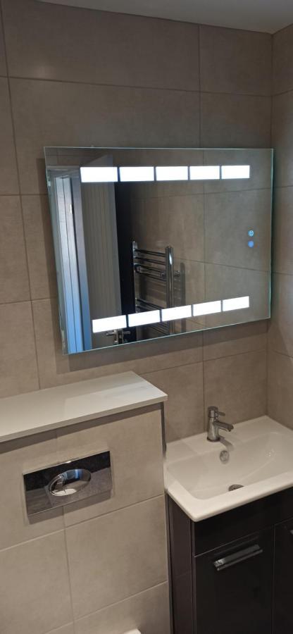 Stunning 3 Bed House Sleeps 5-6, Wifi, Off Street Parking In Close To M1 Nottingham