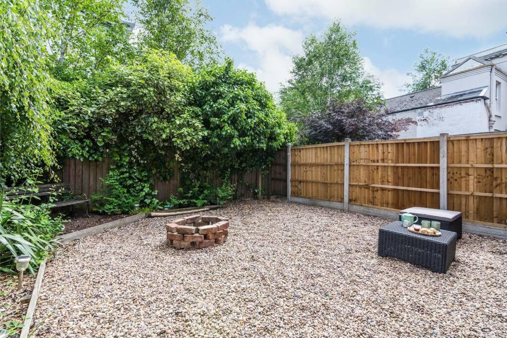 Lovely With Four Bedrooms And Private Garden And Parking, Close To Centre Nottingham