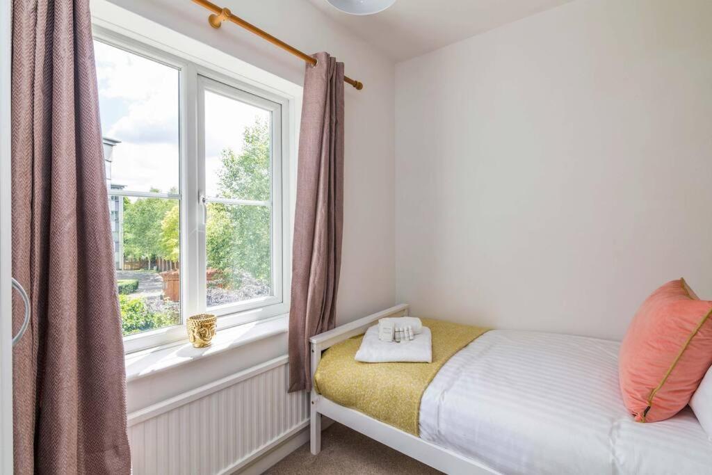 Lovely With Four Bedrooms And Private Garden And Parking, Close To Centre Nottingham
