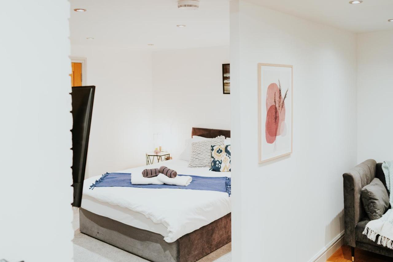 Hounds Gate Luxury By 1508