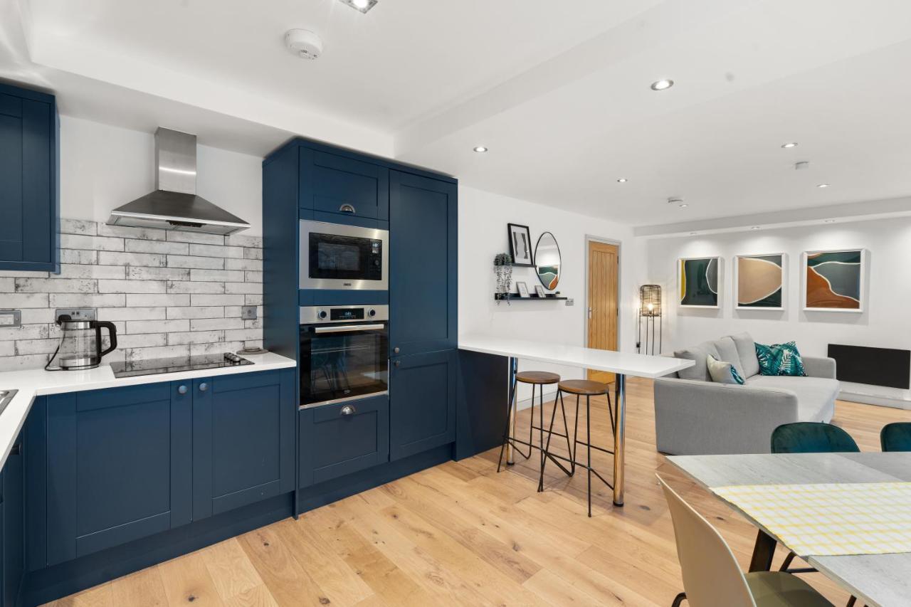 Hounds Gate Luxury By 1508