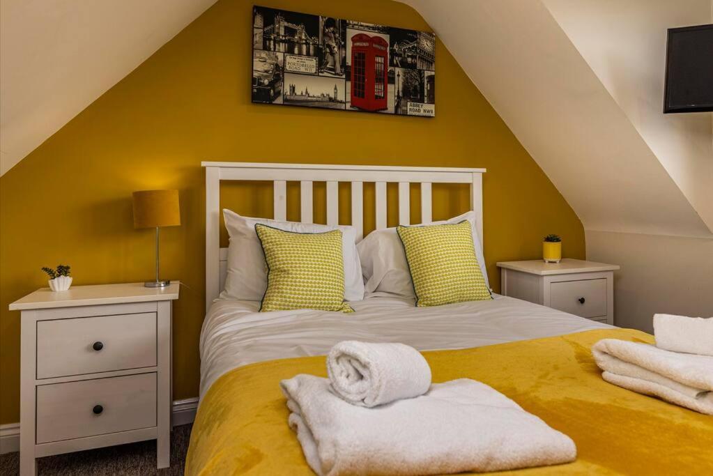 Dovecote House Beeston Private Parking 15mins From Centre Close To Qmc Hospital
