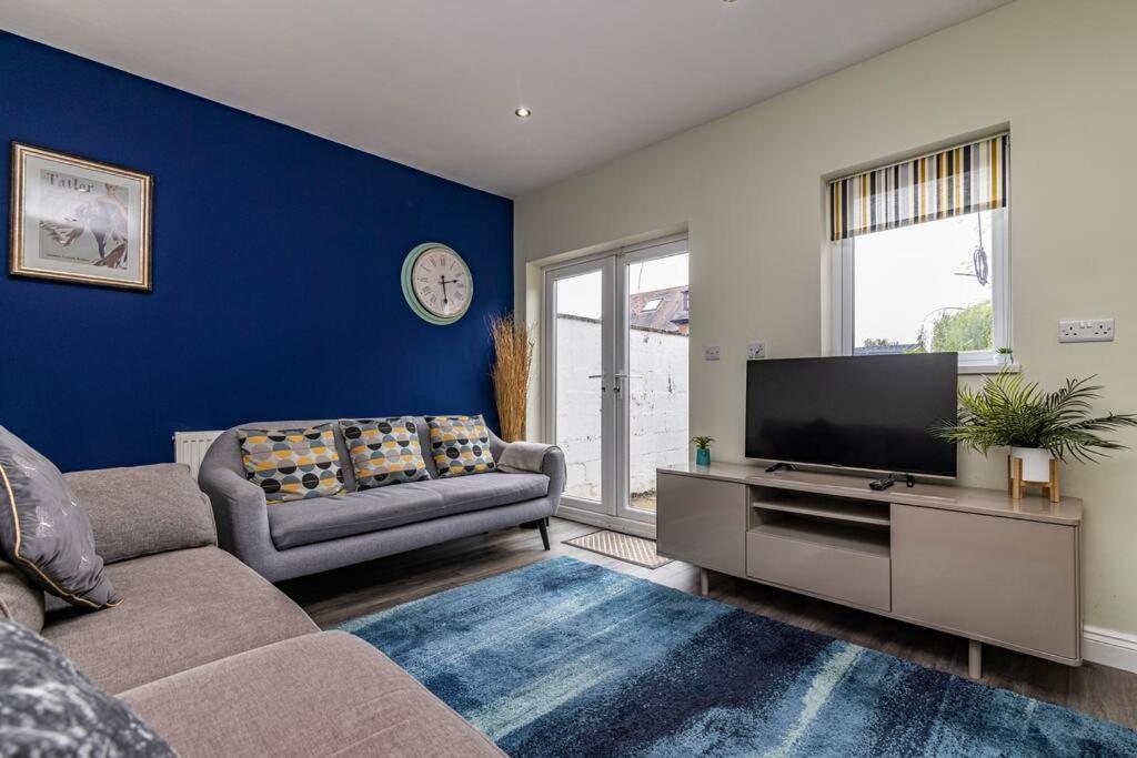 Dovecote House Beeston Private Parking 15mins From Centre Close To Qmc Hospital Nottingham