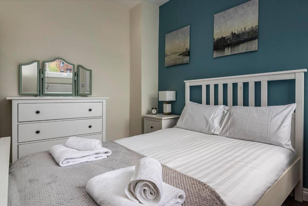 Holiday home Dovecote House Beeston Private Parking 15mins From Centre Close To Qmc Hospital *