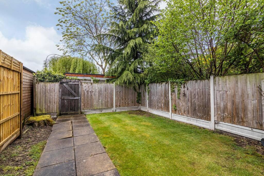 Dovecote House Beeston Private Parking 15mins From Centre Close To Qmc Hospital Nottingham