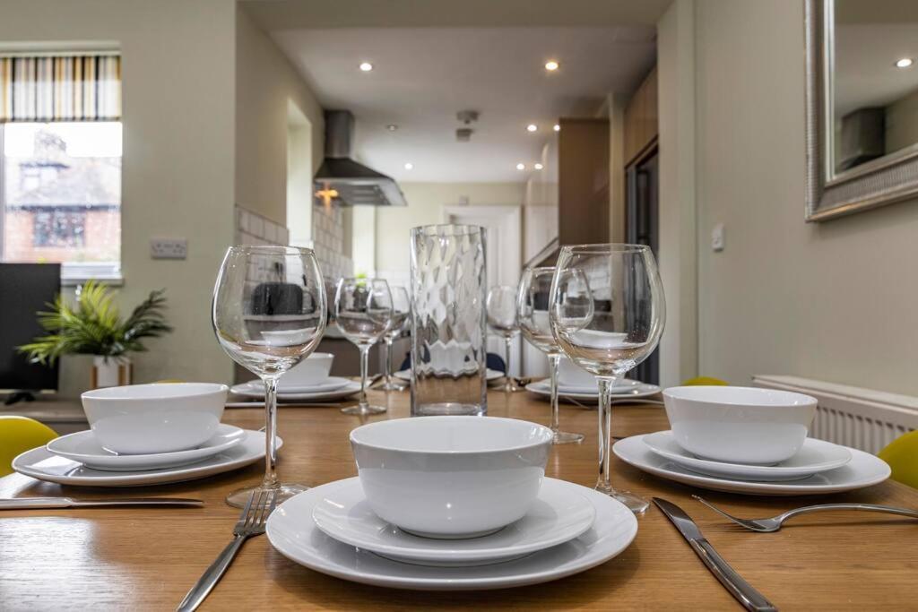 Holiday home Dovecote House Beeston Private Parking 15mins From Centre Close To Qmc Hospital