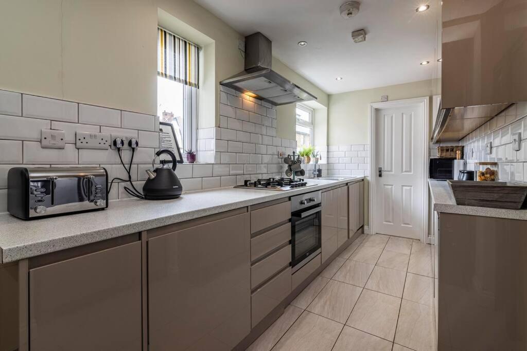 Holiday home Dovecote House Beeston Private Parking 15mins From Centre Close To Qmc Hospital