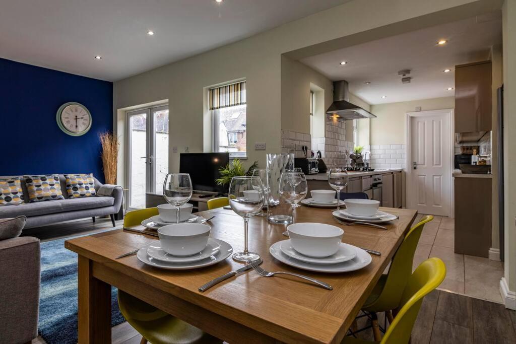 Dovecote House Beeston Private Parking 15mins From Centre Close To Qmc Hospital Holiday home Nottingham