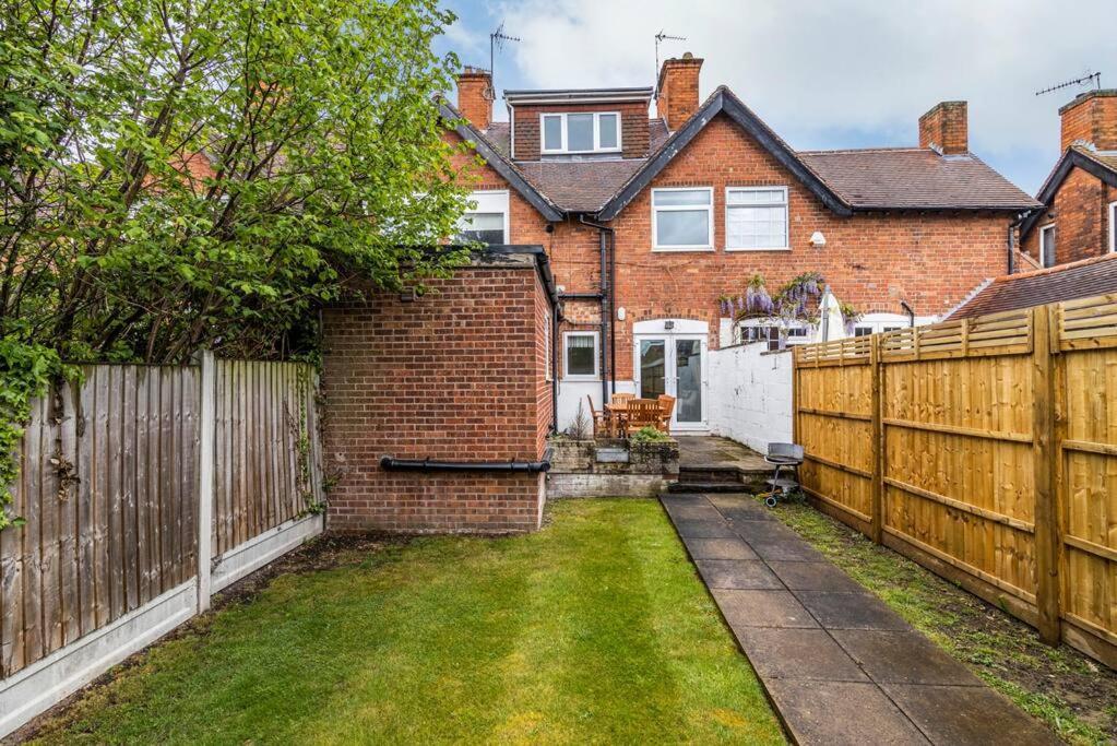 Dovecote House Beeston Private Parking 15mins From Centre Close To Qmc Hospital Holiday home