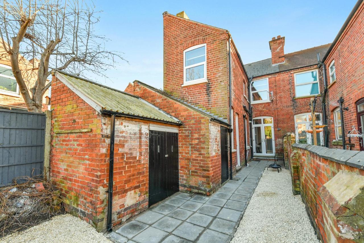 Haydn House Luxurious Retreat - 4 Bedroom, 10 Guest Max, Perfect Away From Holiday home *
