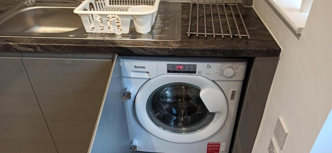 Stunning 3 Bed House Sleeps 5-6, Wifi, Off Street Parking In Close To M1 Nottingham
