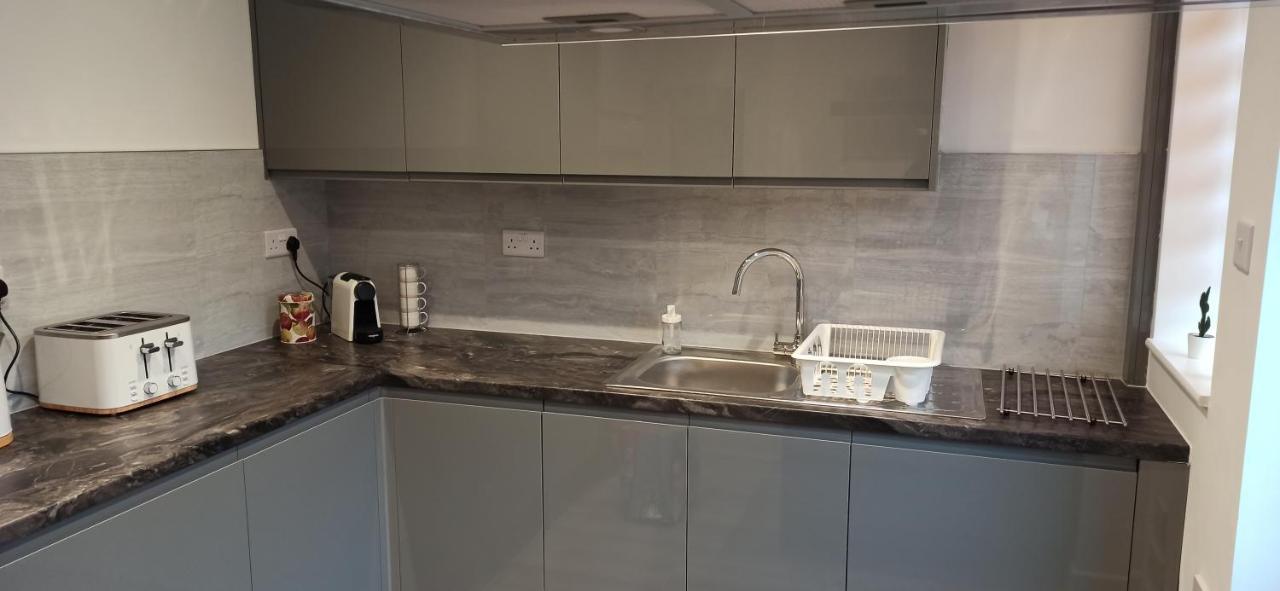 Stunning 3 Bed House Sleeps 5-6, Wifi, Off Street Parking In Close To M1 Nottingham