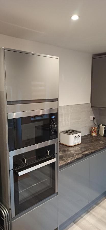 Stunning 3 Bed House Sleeps 5-6, Wifi, Off Street Parking In Close To M1 Nottingham
