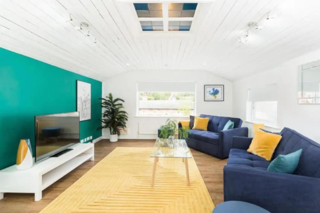 Spacious Duplex - Parking