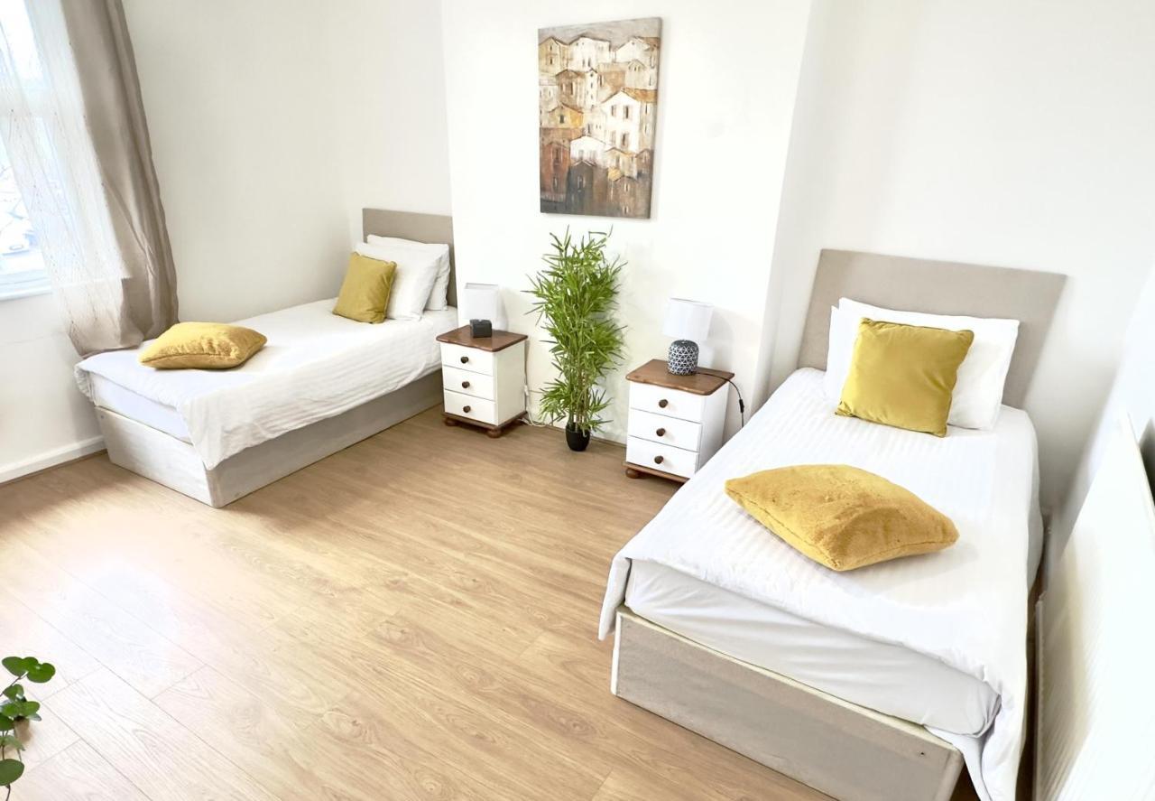 Beautiful 3-bed With Driveway Parking Nottingham