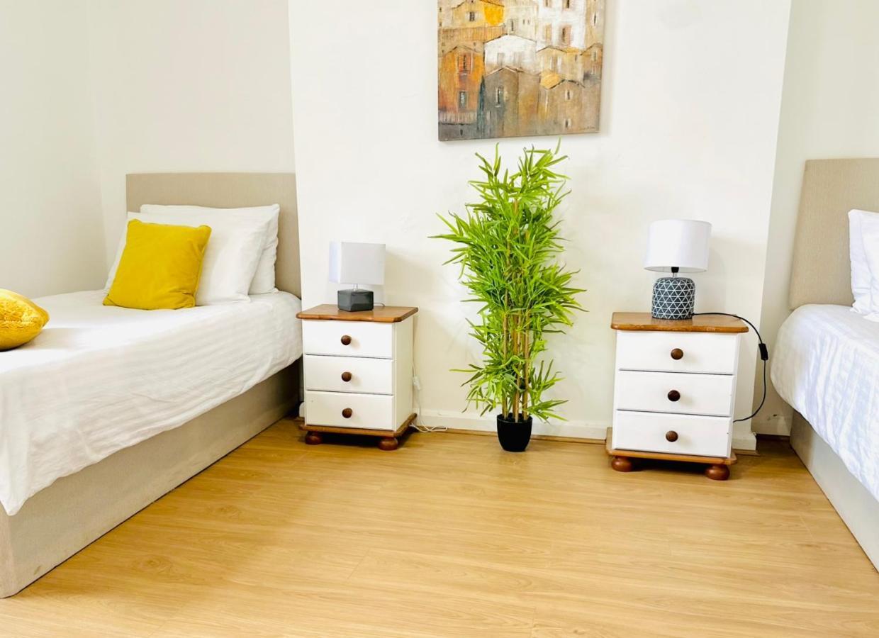 Beautiful 3-bed With Driveway Parking Apartment Nottingham