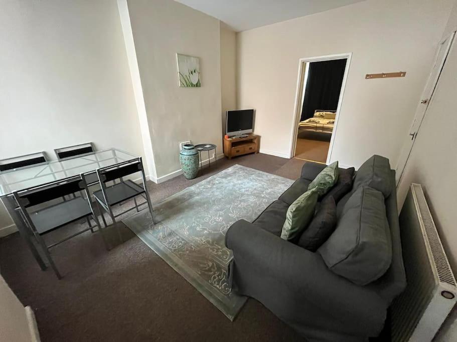Flat 1, 67 Colwick Road Ng2 4al Apartment Nottingham