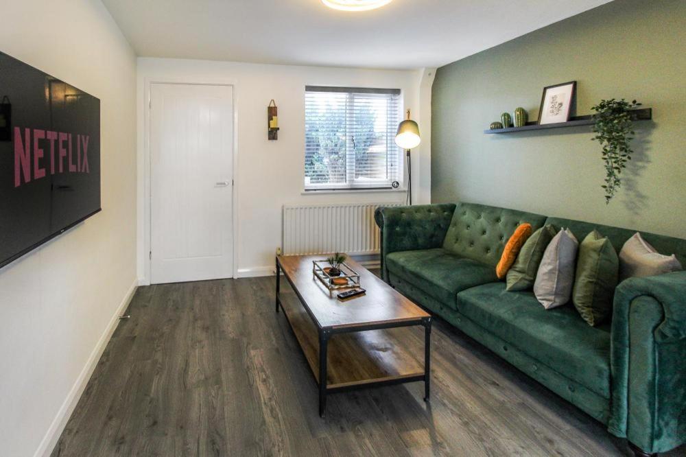 Holiday home 2 Bed Townhouse With Free Parking