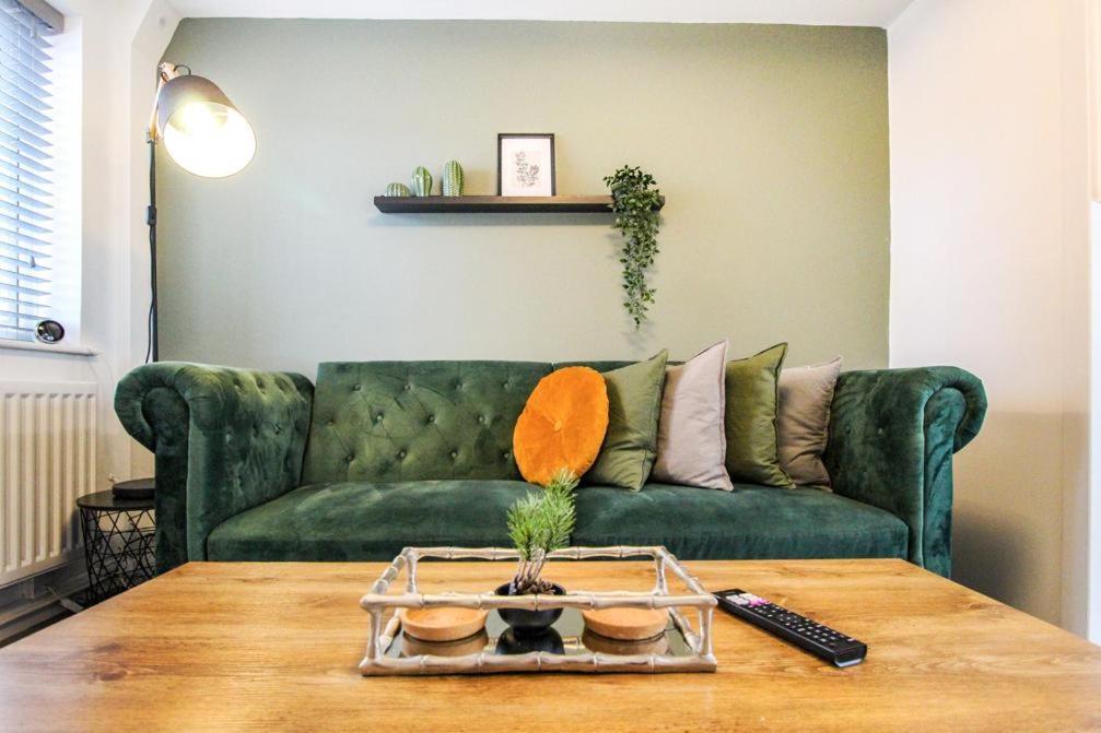 2 Bed Townhouse With Free Parking * Nottingham