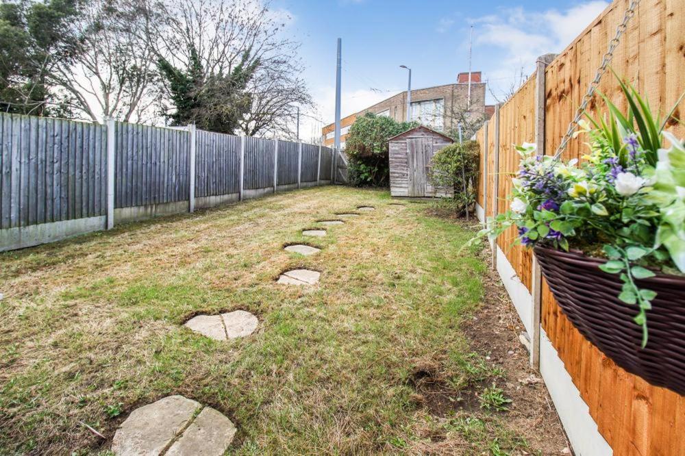 Holiday home 2 Bed Townhouse With Free Parking Nottingham