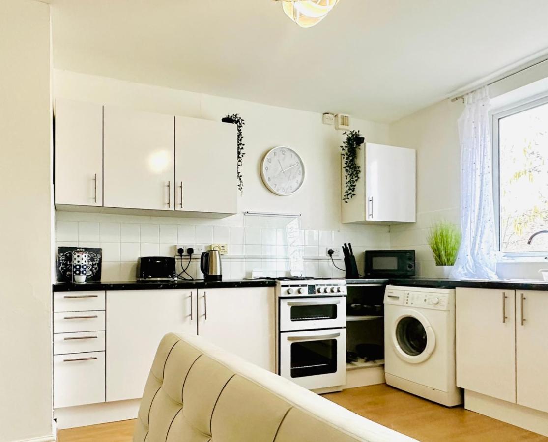 Beautiful 3-bed With Driveway Parking Nottingham