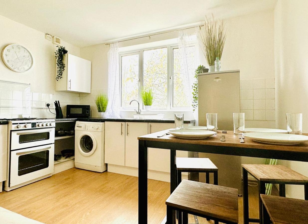 Beautiful 3-bed With Driveway Parking