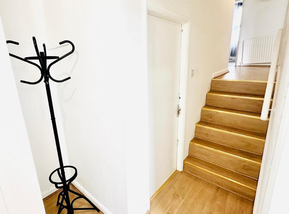 Apartment Beautiful 3-bed With Driveway Parking Nottingham