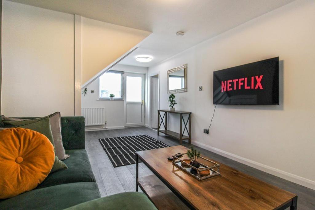 Holiday home 2 Bed Townhouse With Free Parking