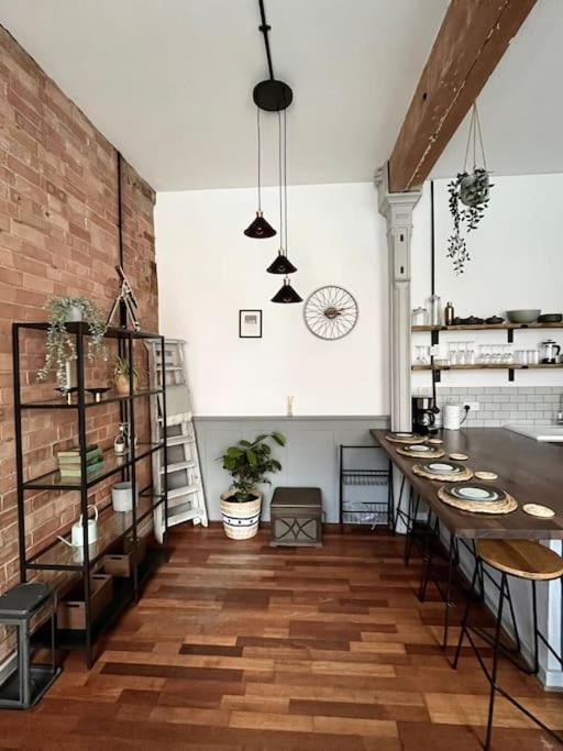 Apartment Charming 2 Bed In Centre Of *