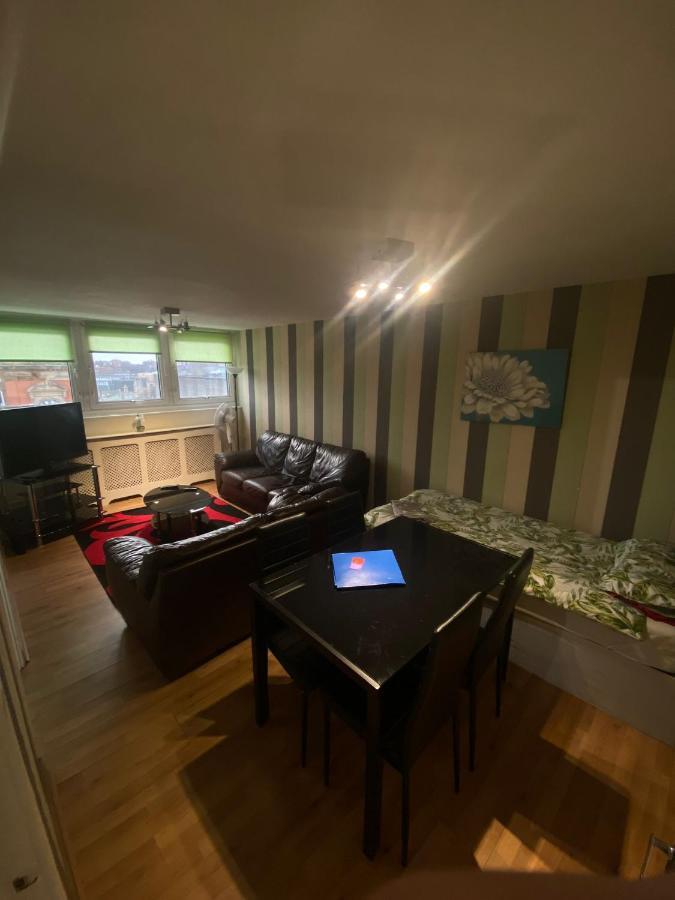 Snooze Central: Victoria Centre With Cooking Apartment *