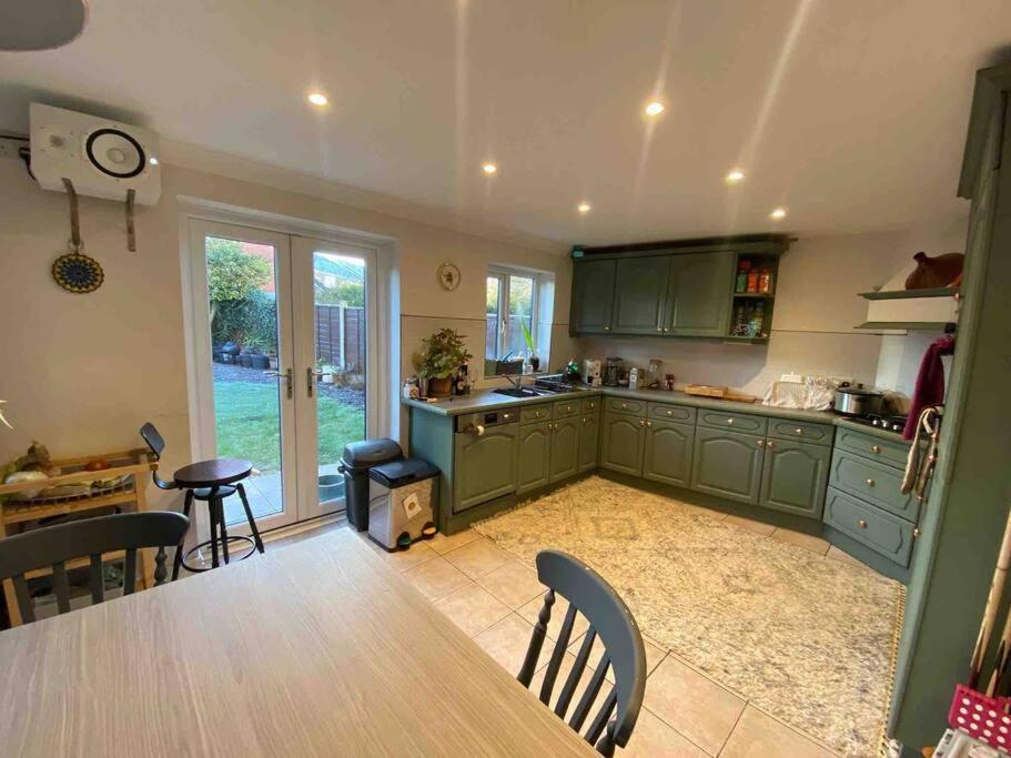 Cheerful 3-bed Detached * Nottingham