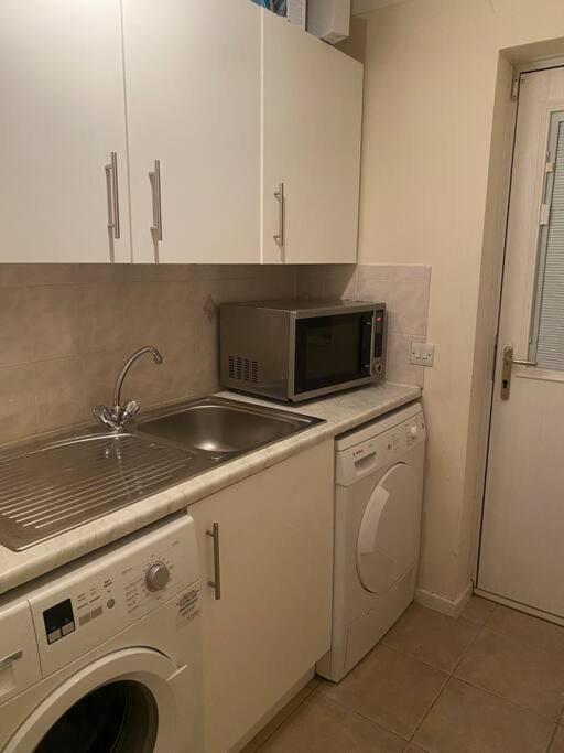 Holiday home Cheerful 3-bed Detached Nottingham