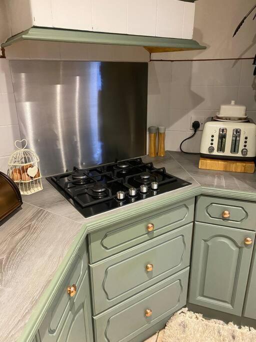 Cheerful 3-bed Detached *