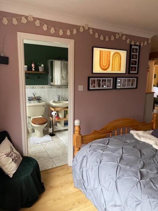 Holiday home Cheerful 3-bed Detached Nottingham
