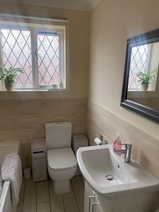 Holiday home Cheerful 3-bed Detached Nottingham