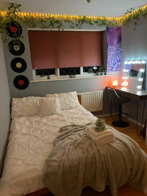 Holiday home Cheerful 3-bed Detached Nottingham