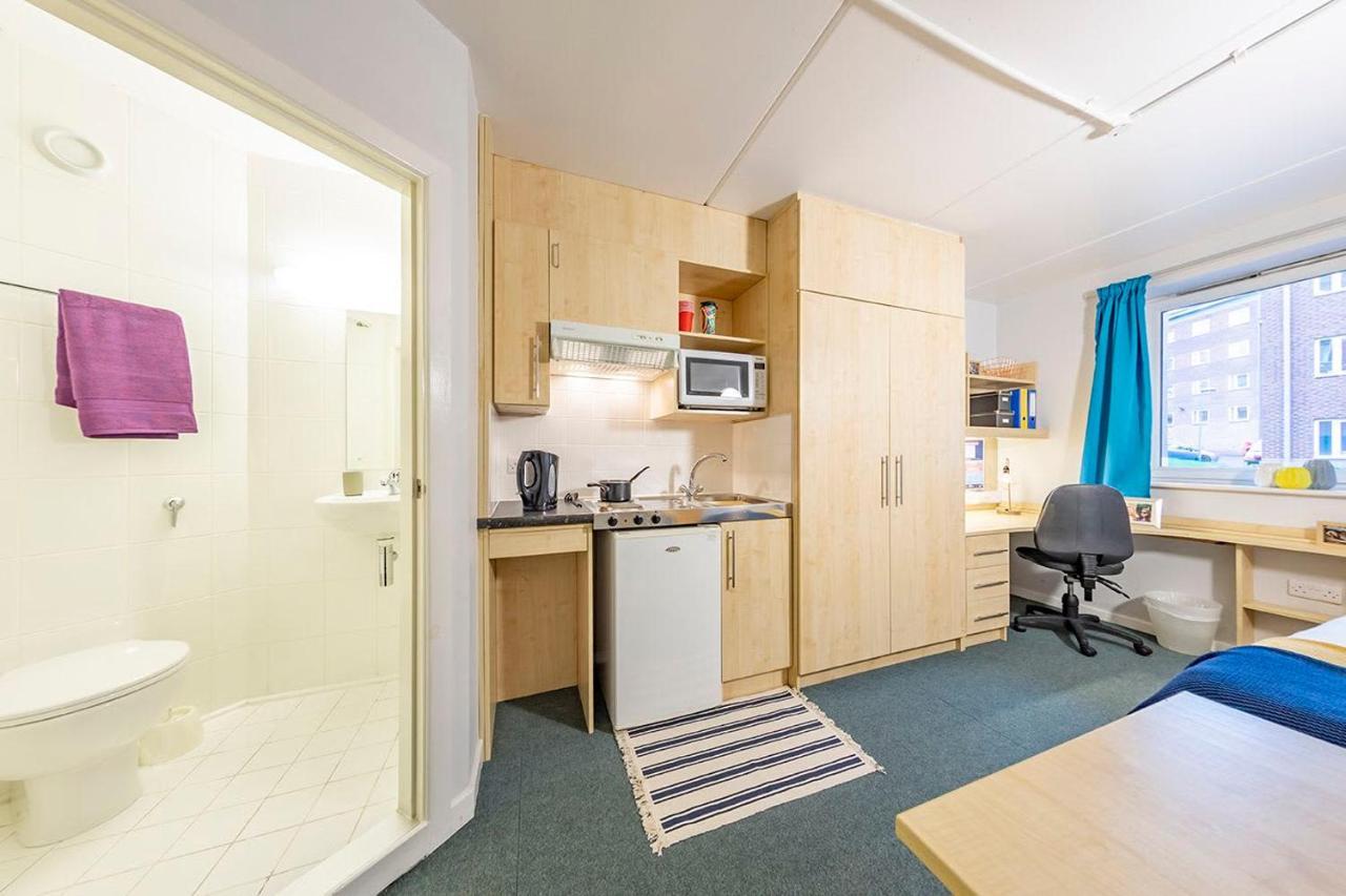 Apartment Modern Living And At Broadgate Park In Nottingham