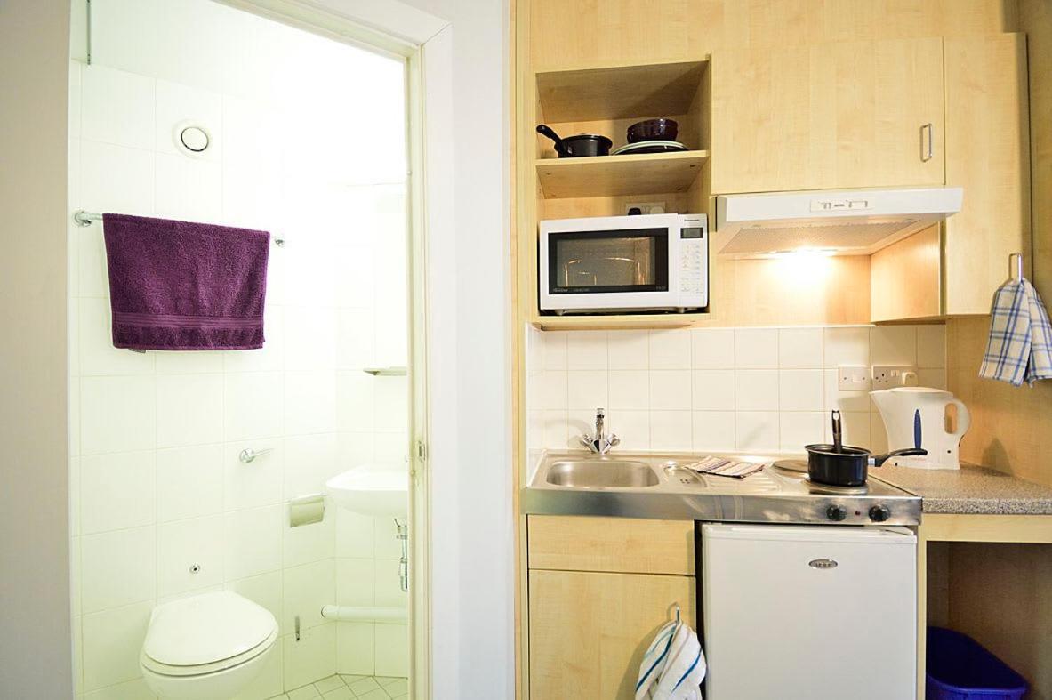 Apartment Modern Living And At Broadgate Park In