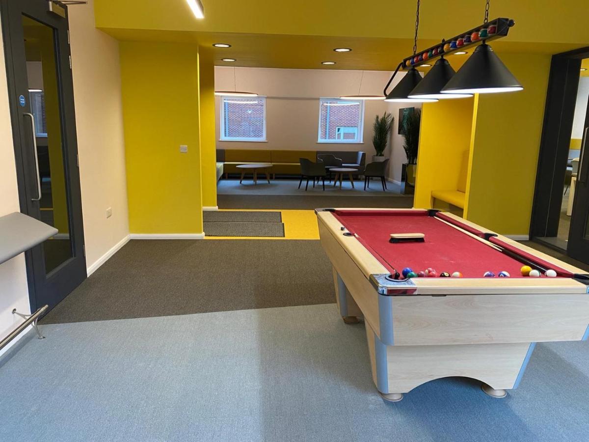 Apartment Modern Living And At Broadgate Park In