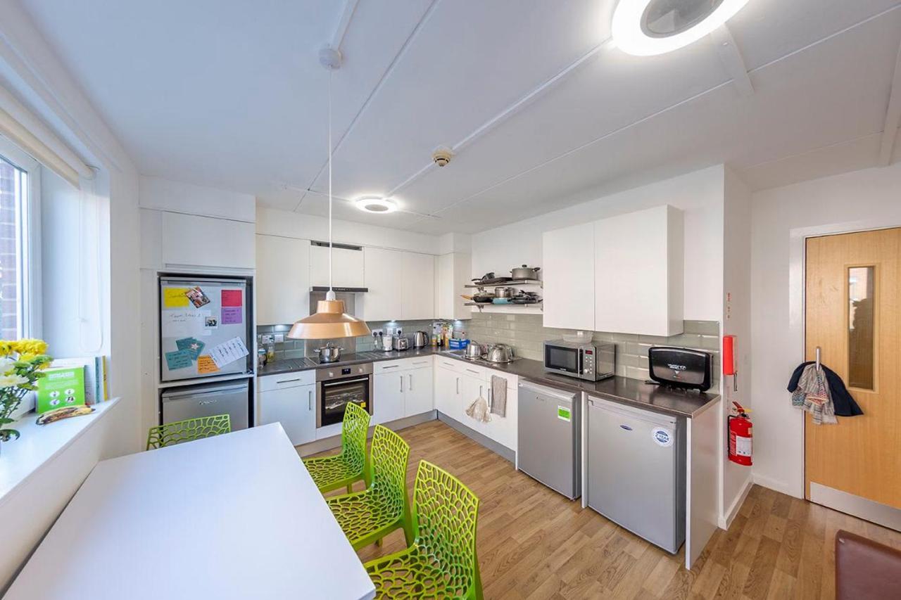 Apartment Modern Living And At Broadgate Park In