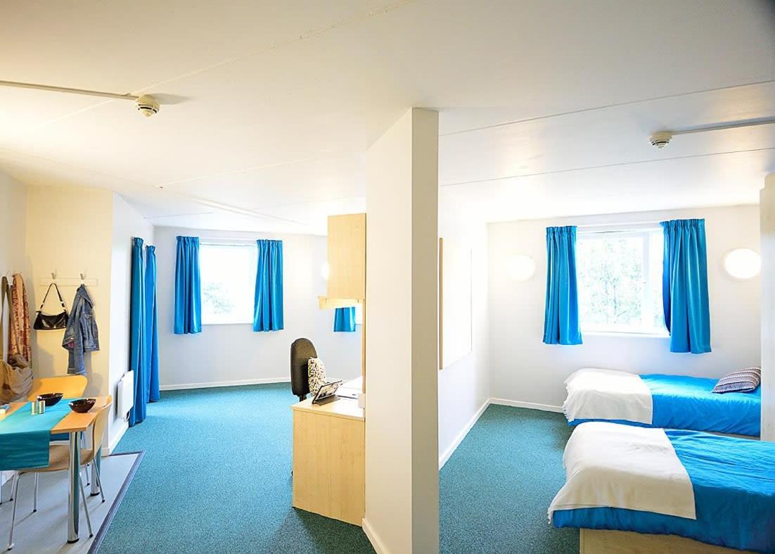 Apartment Modern Living And At Broadgate Park In