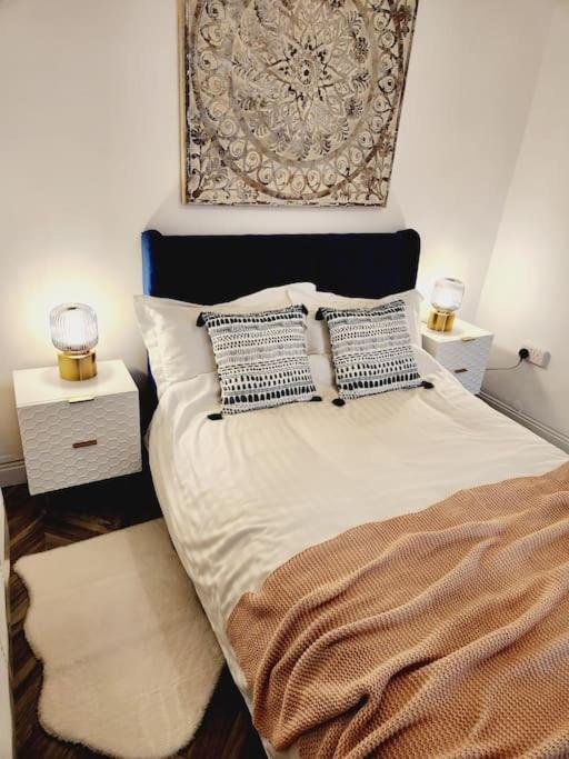 Apartment Stylish Serviced Studio Flat With Parking Located Just Off The Vibrant Mansfield Road Nottingham