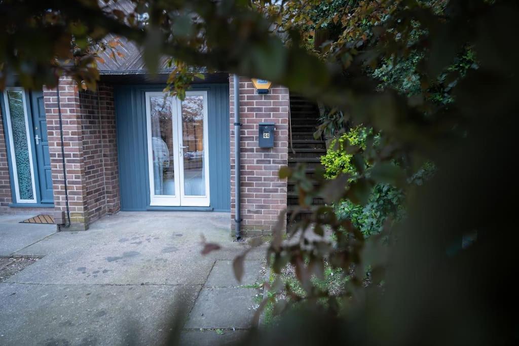 Stylish Serviced Studio Flat With Parking Located Just Off The Vibrant Mansfield Road Nottingham