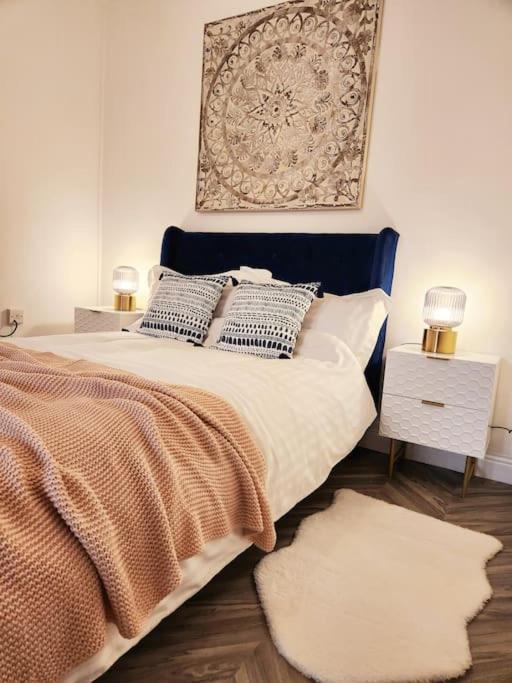 Stylish Serviced Studio Flat With Parking Located Just Off The Vibrant Mansfield Road Nottingham