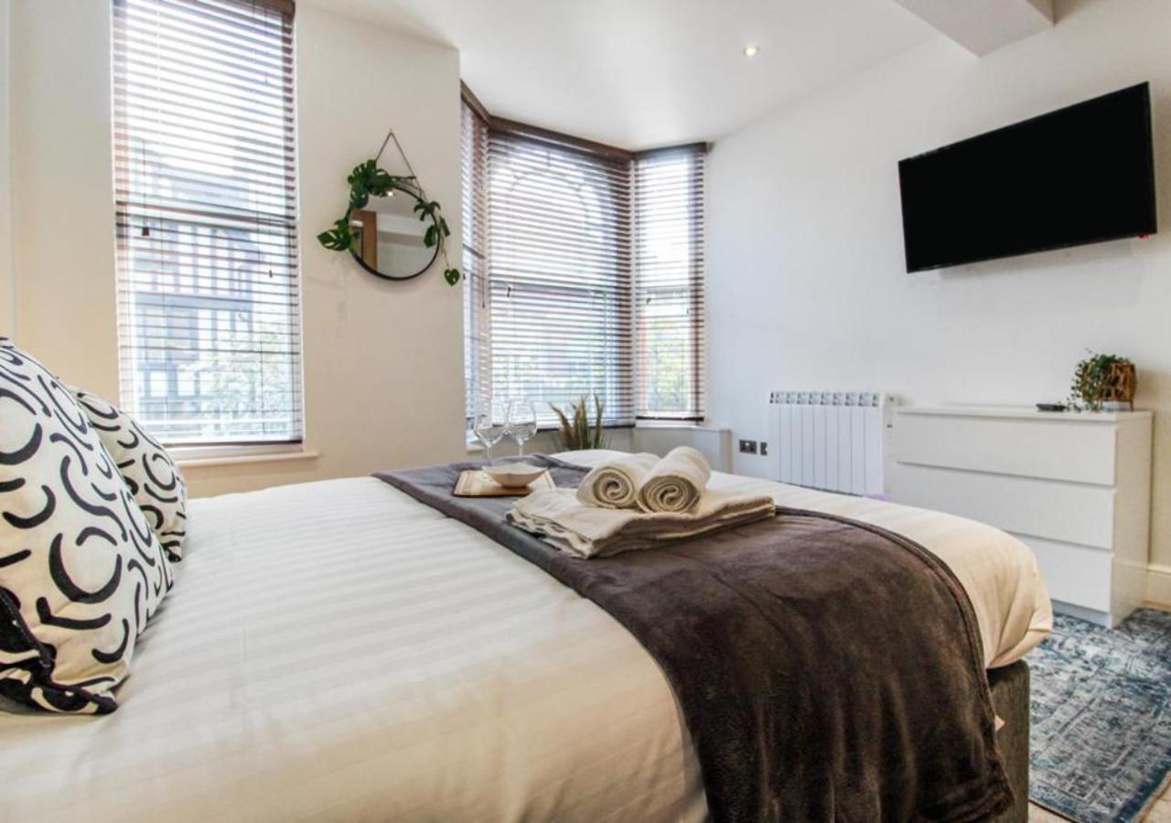 Apartment Beautiful Three Bed Flat In Centre *