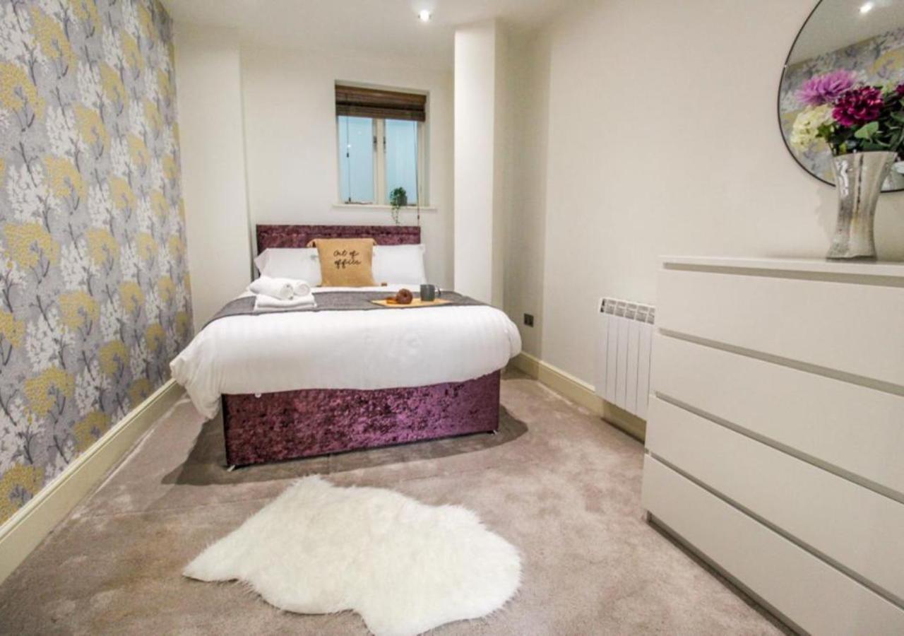 Beautiful Three Bed Flat In Centre *
