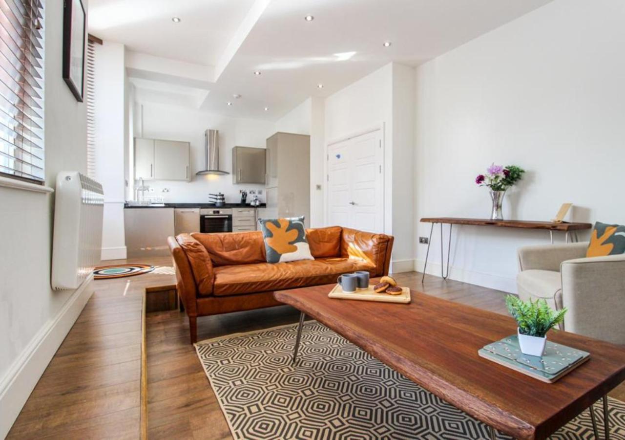 Beautiful Three Bed Flat In Centre Apartment