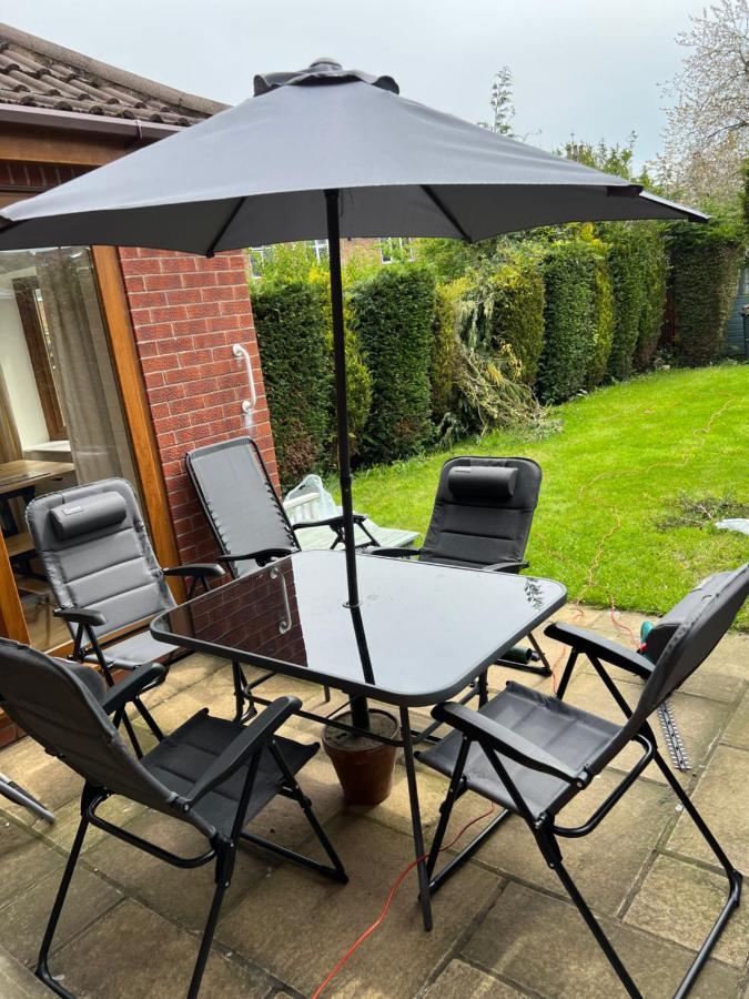Entire -4 Bedrooms Detached House With Driveway * Nottingham