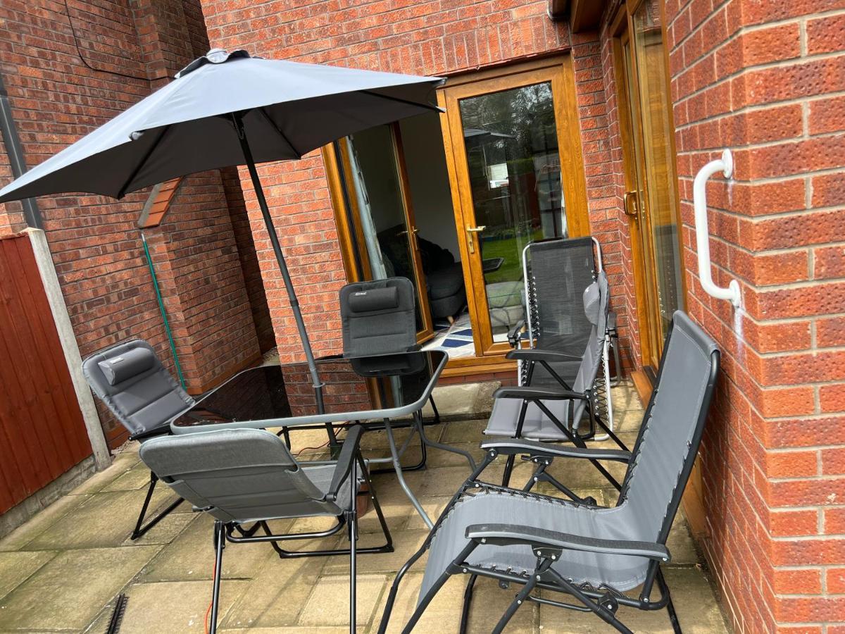 Entire -4 Bedrooms Detached House With Driveway Holiday home Nottingham