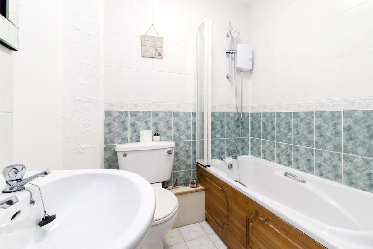 Lambley Court - Cozy Break In Mapperley *